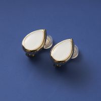 Ouca/ホワイトエナメルツユ型イヤリング